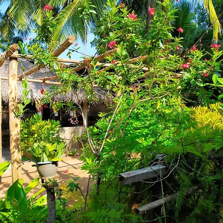 Eastwind Surf Camp Hotel Arugam Bay Buitenkant foto