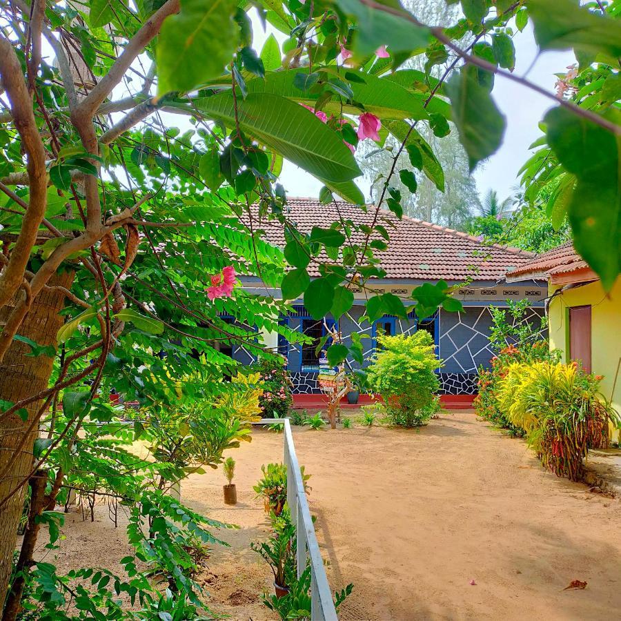 Eastwind Surf Camp Hotel Arugam Bay Buitenkant foto