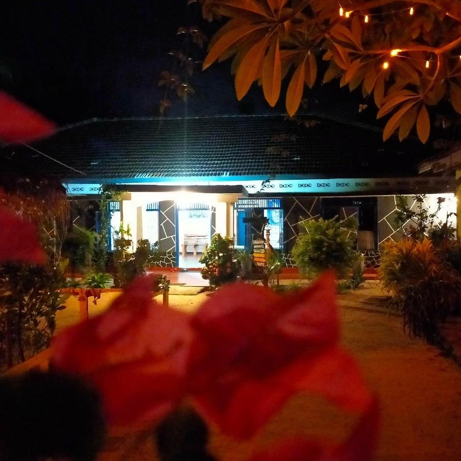 Eastwind Surf Camp Hotel Arugam Bay Buitenkant foto