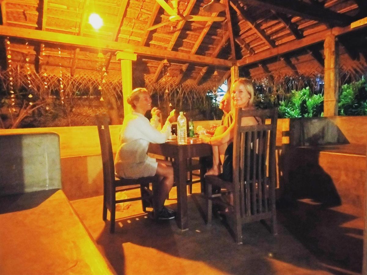 Eastwind Surf Camp Hotel Arugam Bay Buitenkant foto
