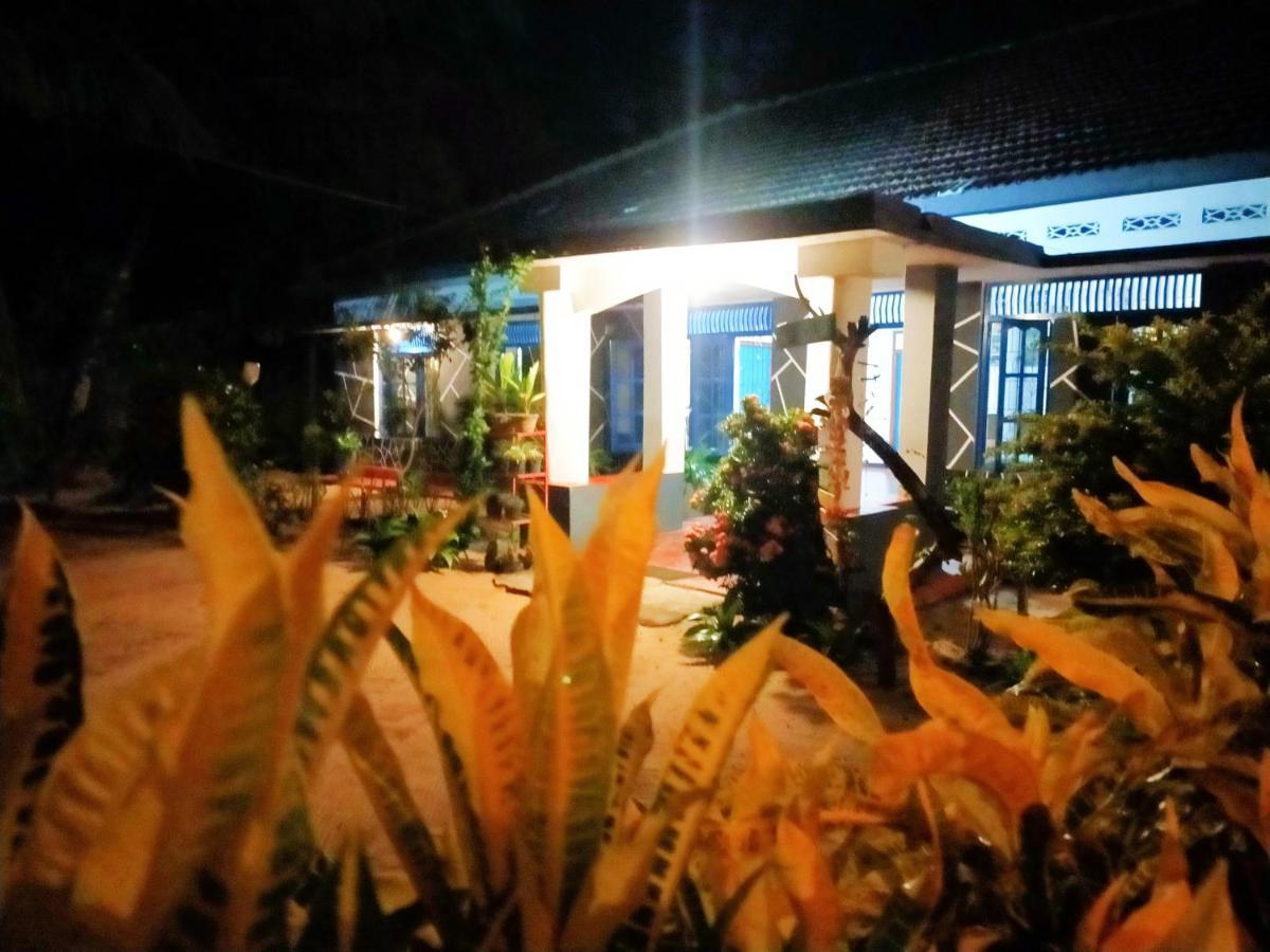 Eastwind Surf Camp Hotel Arugam Bay Buitenkant foto