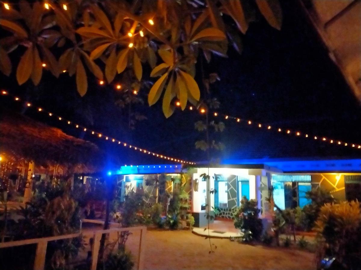 Eastwind Surf Camp Hotel Arugam Bay Buitenkant foto