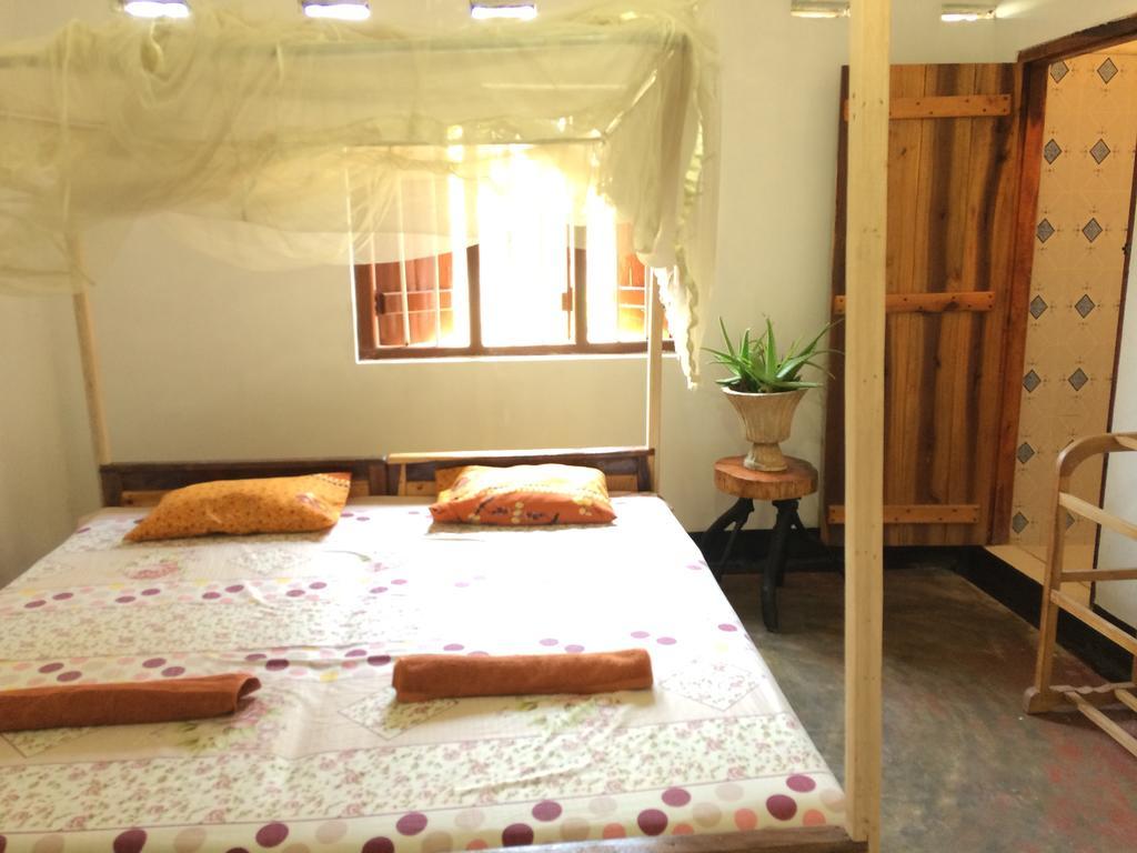 Eastwind Surf Camp Hotel Arugam Bay Buitenkant foto
