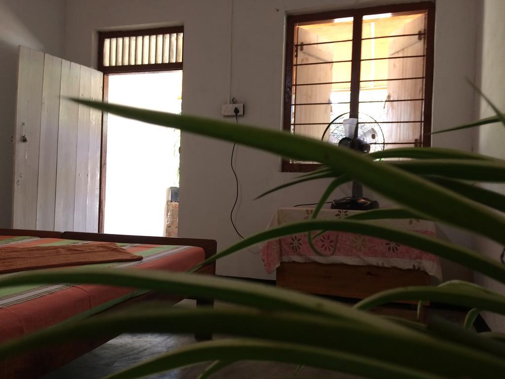 Eastwind Surf Camp Hotel Arugam Bay Buitenkant foto
