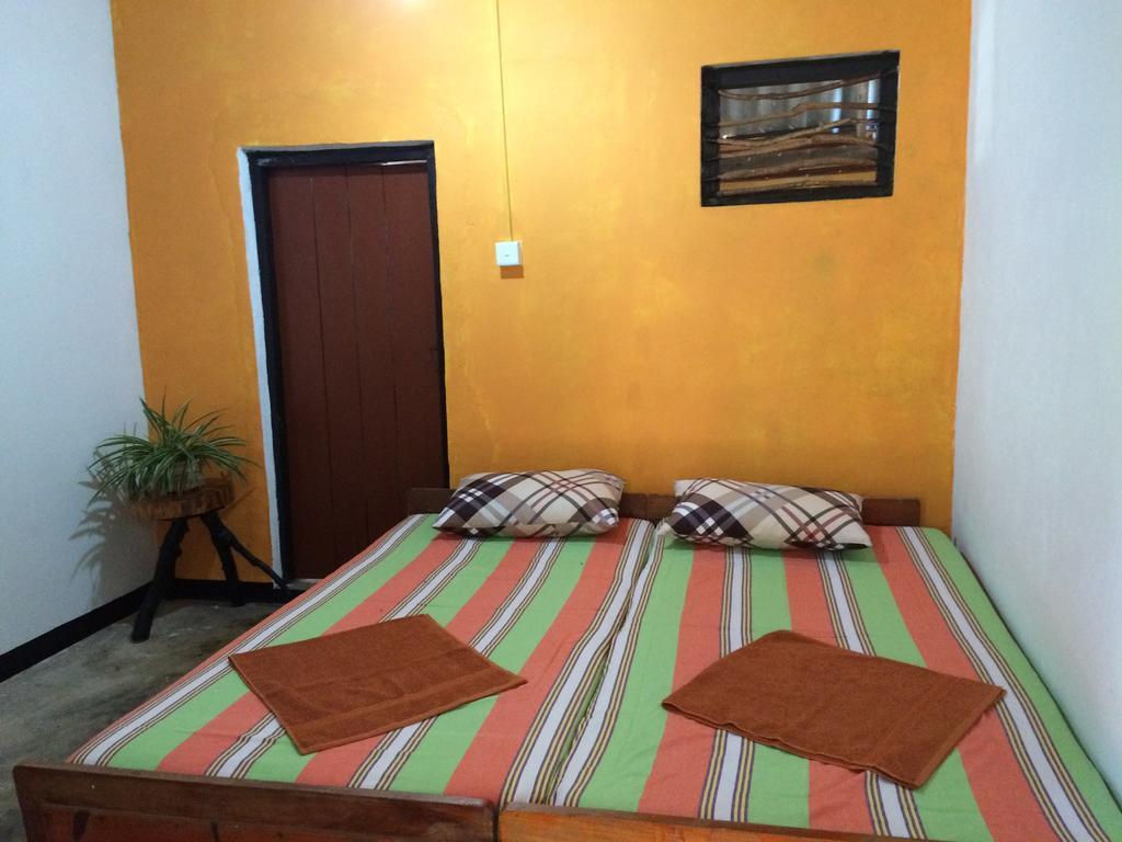 Eastwind Surf Camp Hotel Arugam Bay Buitenkant foto